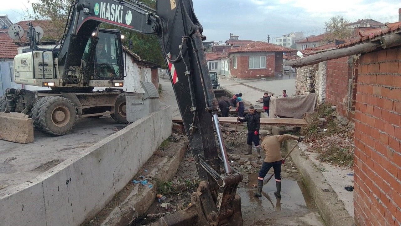 MASKİ çöplüğe dönen dere yatağını temizledi