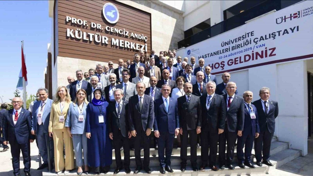 Rektör Kibar, Üniversite Hastaneler Birliği Çalıştayı’na katıldı