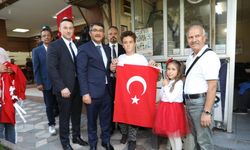 Başkan Çelik’ten Cumhuriyet'in 100. yılına özel bayrak hediyesi