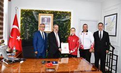 Kaymakam Sağlam, dünya ikincisini ödüllendirildi