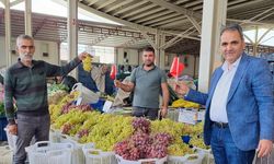 Salihli Manavlar ve Pazarcılar Odası’ndan esnafa ay yıldızlı bayrak