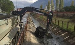 Şehzadeler'de sulama kanalı temizliği