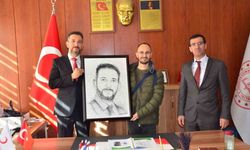 Manisa İl Milli Eğitim Müdürü Uğurelli’yi duygulandıran hediye