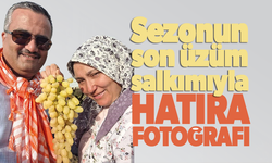 Son üzüm salkımıyla hatıra fotoğrafı