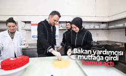 Bakan yardımcısı mutfağa girip hamur açtı
