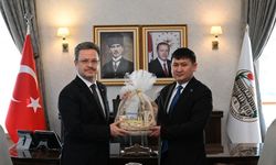 Kazakistan Başkonsolosu Nuriddin Amankul, Vali Ünlü’yü ziyaret etti