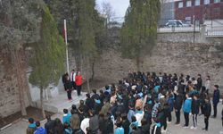 Selendi’de şehitlere saygı duruşuna Kaymakam Okumuş da katıldı