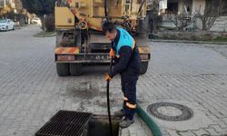 Kula’da yağmur suyu ızgaraları temizlendi