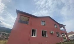 İmece usulü önce sağlık evini sonra bahçe düzenlemesini yaptılar