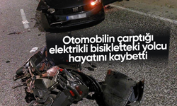 Otomobilin çarptığı elektrikli bisikletteki yolcu öldü