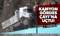 Manisa’da kamyon Gördes Çayı'na uçtu: 2 yaralı