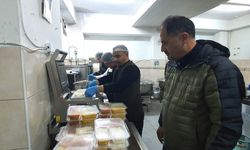 Demirci’de ihtiyaç sahibi vatandaşların evlerine iftar servisi