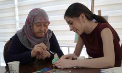 Alzheimer ve Demans hastaları etkinliklerle hayata tutunuyor