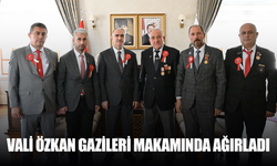 Vali Özkan gazileri makamında ağırladı