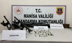 Akhisar’da tarihi eser ve ruhsatsız silah ele geçirildi
