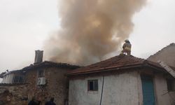 Manisa'da çıkan yangında 1 ev kullanılamaz hale geldi