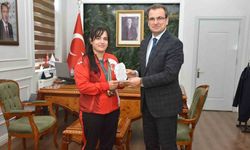 Olimpiyat madalyalı judocuya Kaymakam Güldoğan’dan plaket