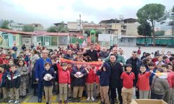 Salihli'de Galatasaraylı taraftarlardan eğitime spor malzemesi desteği