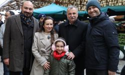 Başkan Balaban ve İl Başkanı Özalper pazar alışverişinde vatandaşlarla buluştu