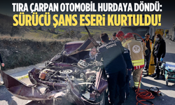 Tıra çarpan otomobil hurdaya döndü: Sürücü şans eseri kurtuldu