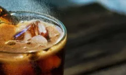 Kalp cerrahından 'sıvı ölüm' uyarısı: Milyarlarca kişinin i̇çtiği o i̇çecek 'ömür çalıyor'