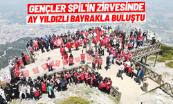Gençler Spil'in zirvesinde ay yıldızlı bayrakla buluştu