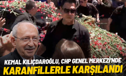 Kemal Kılıçdaroğlu, CHP Genel Merkezi'nde karanfillerle karşılandı