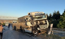 Tır başka bir tıra arkadan çarptı, yol trafiğe kapandı