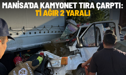 Manisa'da kamyonet tıra çarptı: 1'i ağır 2 yaralı