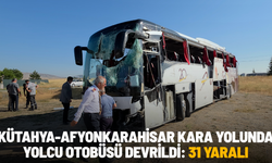 Kütahya-Afyonkarahisar kara yolunda yolcu otobüsü devrildi: 31 yaralı