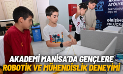 Akademi Manisa'da gençlere robotik ve mühendislik deneyimi