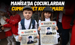 Manisa’da çocuklar cumhuriyeti tarihi gazetelerle kutladı