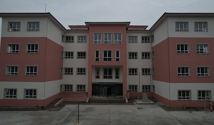 Kula’da yeni okullar eğitime açılmak için gün sayıyor