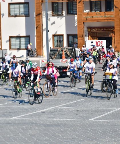 Yunusemre’de cumhuriyet için 101 kilometre pedal çevirdiler