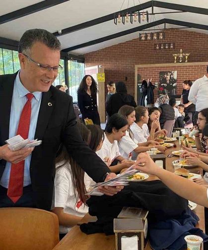 Alaşehir Belediyesinden 101 öğrenciye yemek ikramı