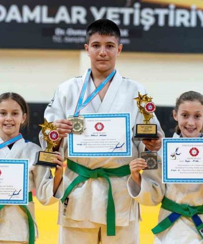 Salihlili judocular Erel ve Madan, Mardin’de şampiyon oldu