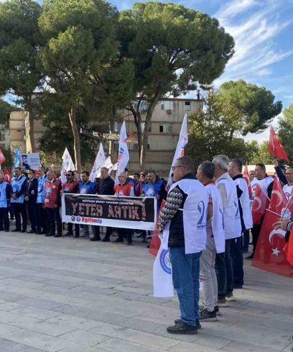 Öğrenci ve akrabalarından öğretmene çirkin saldırı