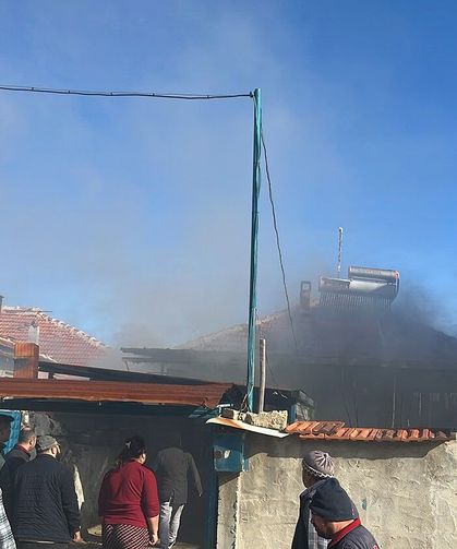 Kula’da müstakil evde çıkan yangın paniğe neden oldu