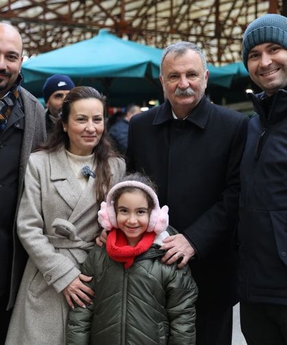 Başkan Balaban ve İl Başkanı Özalper pazar alışverişinde vatandaşlarla buluştu