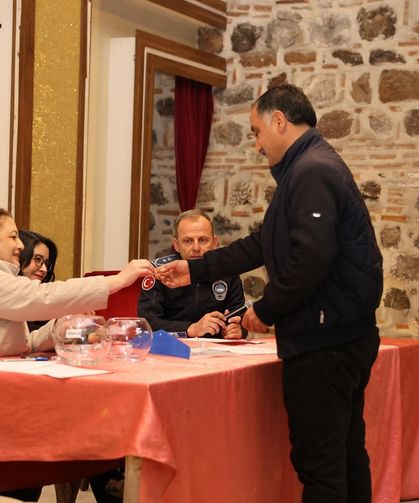 Şehzadeler'de pazarcılar için kura çekimi yapıldı