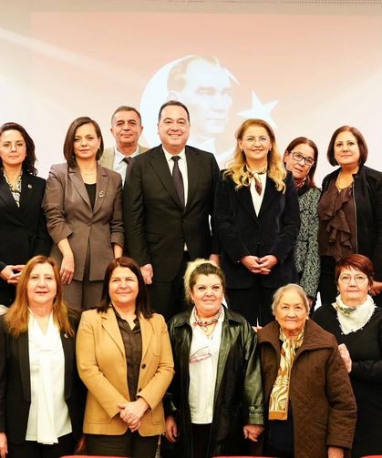 Kadın belediye başkanları Manisa'da buluştu