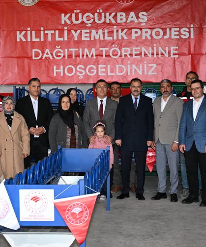 Demirci'de küçükbaş üreticilerine 'Kilitli yemlik' desteği