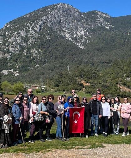 Şehzadeler'de doğaseverler yürüyüşte buluştu