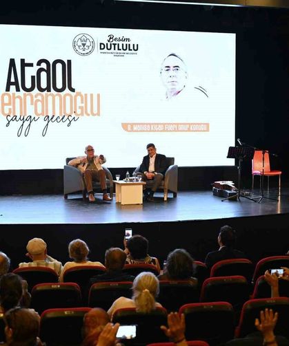 Ataol Behramoğlu Manisalılarla buluştu