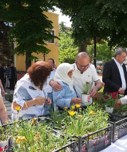 Başkan Çetin Akın'dan Anneler Günü'nde anlamlı kutlama