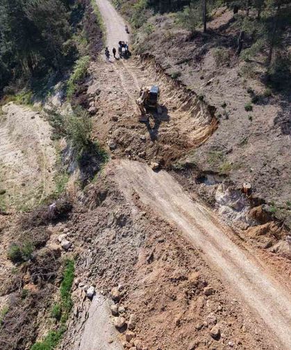 Heyelan nedeniyle kapanan Sülüklü Göl yolu ulaşıma açıldı