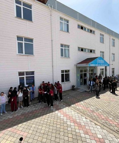 Manisalı öğrenciler depremi yaşadı