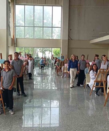 Öğrenciler öğretmen oldu, veliler yeniden sıralara döndü
