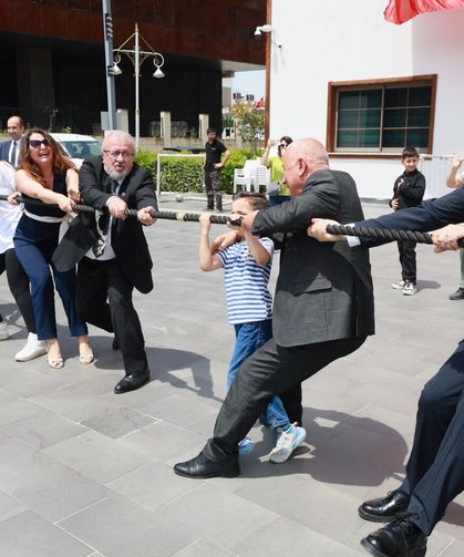 Yunusemre'de 19 Mayıs şöleni renkli görüntülere sahne oldu