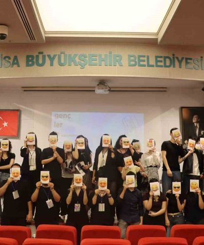 Yunusemre'de gençler 'Açık mikrofon' etkinliğinde söz aldı